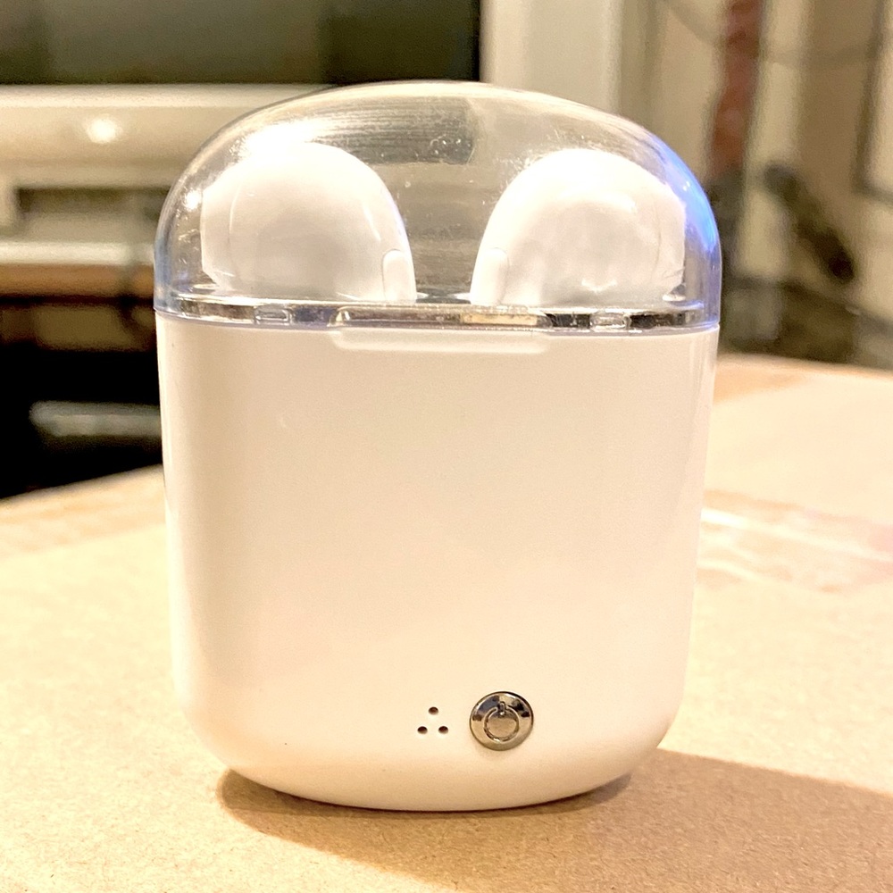 TWS Bluetooth Earbuds w/Charging case (No Adapter)